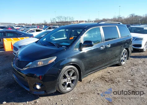 2015 Toyota Sienna Se 8 Passenger z USA, uszkodzony, nr VIN 5TDXK3DC3FS624279